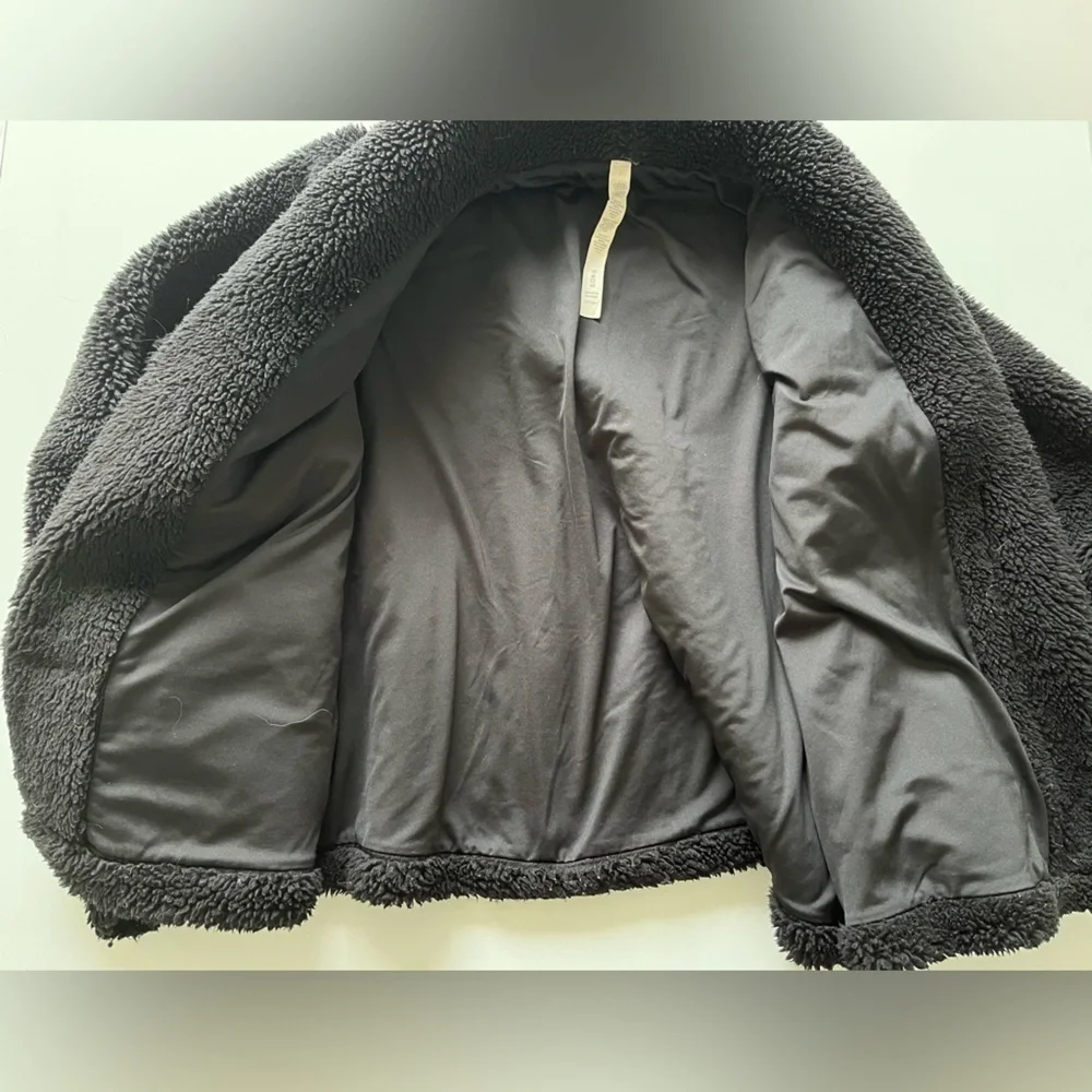 ALO Yoga cozy stylish